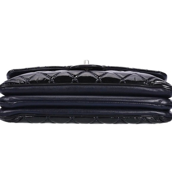 Chanel Classic Flap Black Quilted Shoulder Bag - Picture 2 of 7